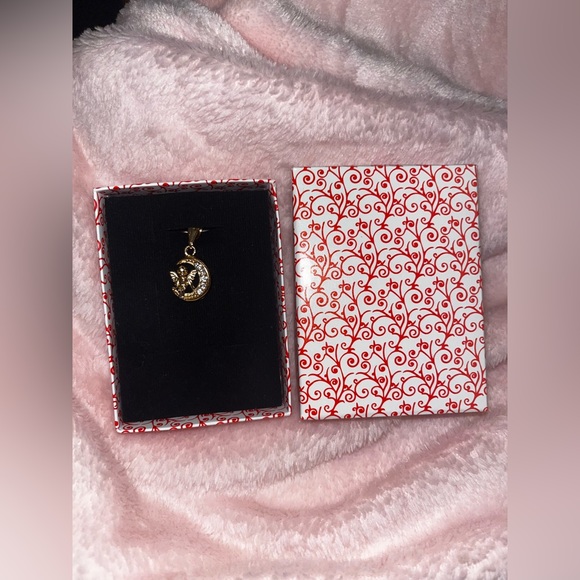 Gold Angel Pendant - Picture 5 of 7